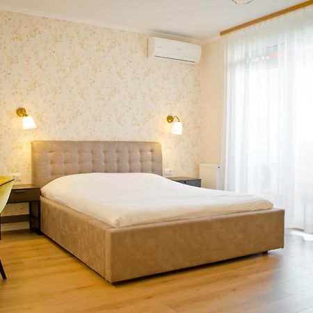 Amber Studio Oradea Apartamento Exterior foto