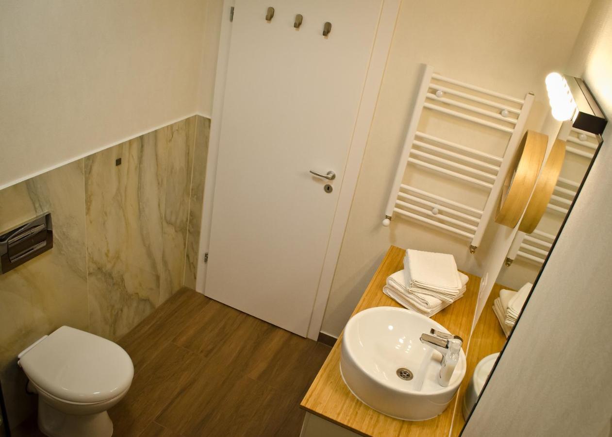 Amber Studio Oradea Apartamento Exterior foto